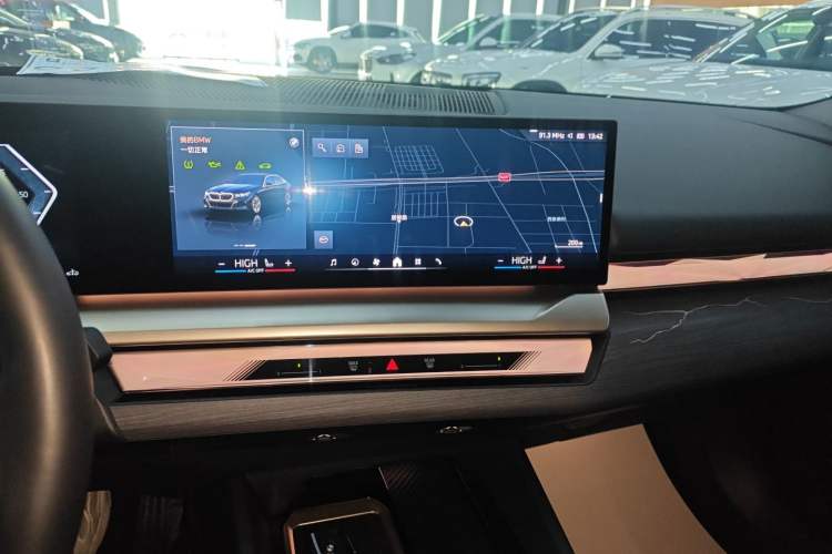 Used BMW 5 Series 2024 530Li Luxury Edition M Sport Package Audio And AC Panel