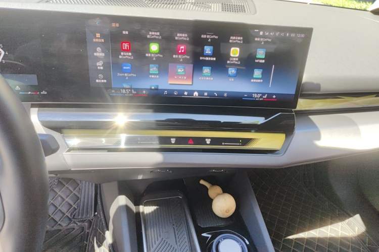 Used BMW 5 Series 2024 530Li xDrive M Sport Package Audio And AC Panel
