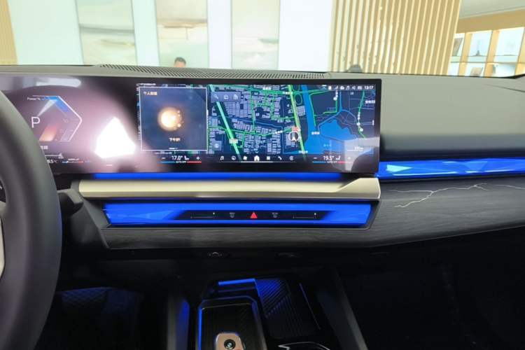 Used BMW 5 Series 2024 530Li Luxury Edition M Sport Package Audio And AC Panel