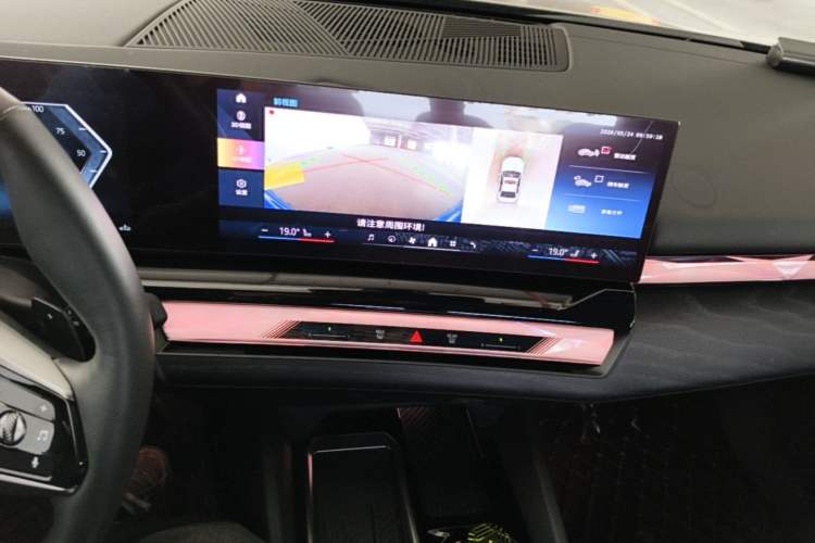 Used BMW 5 Series 2024 530Li Leading Luxury Package Audio And AC Panel