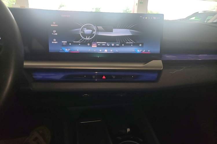 Used BMW 5 Series 2024 530Li Luxury Edition M Sport Package Audio And AC Panel