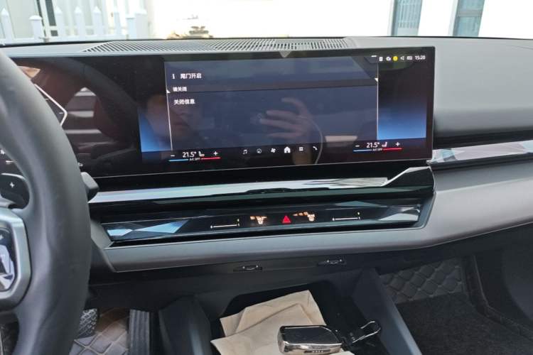 Used BMW 5 Series 2024 530Li Leading Model M Sport Package Audio And AC Panel