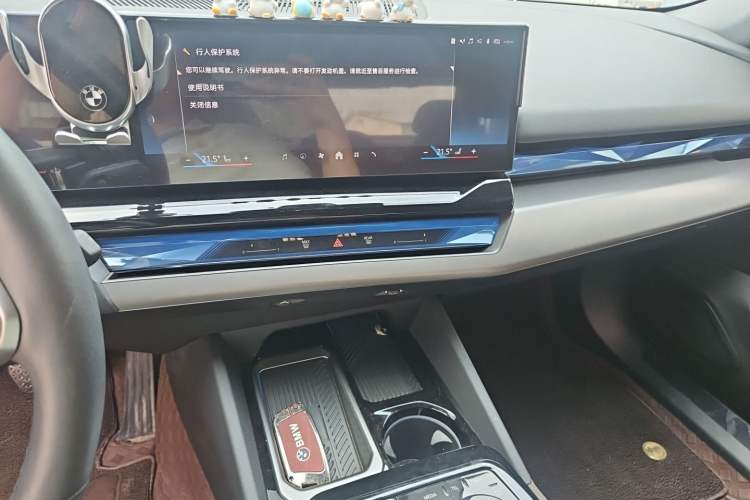 Used BMW 5 Series 2024 530Li Luxury Edition M Sport Package Audio And AC Panel