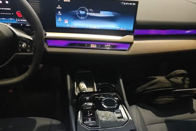 Used BMW 5 Series 2024 530Li Luxury Package Premium Edition Audio And AC Panel