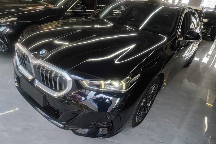 Ojetý BMW 5 Series 2024 530Li Leading Model M Sport Package Guazi used car, China used car export, Used car for sale, Used  cars, Cheapest cars for sale