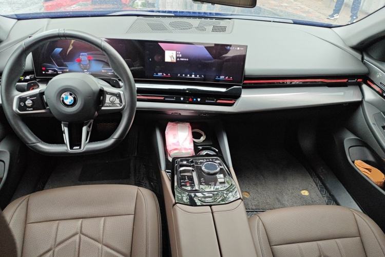 Used BMW 5 Series 2024 525Li M Sport Package Center Console