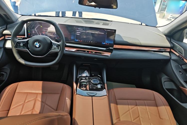 Used BMW 5 Series 2024 530Li Leading Luxury Package Center Console