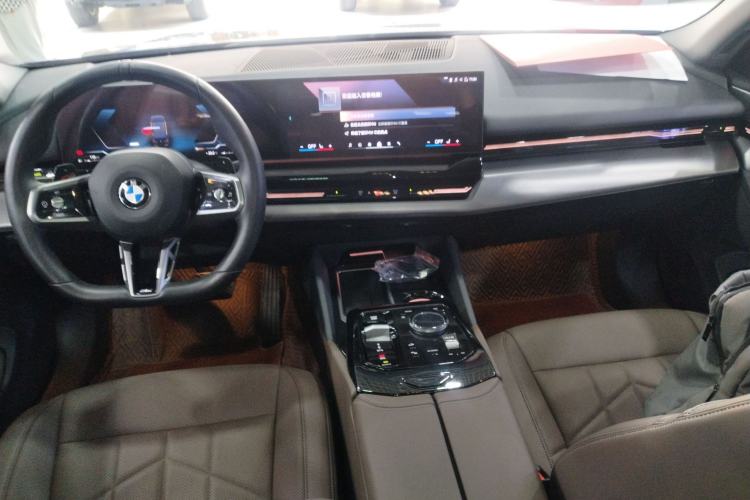 Used BMW 5 Series 2024 525Li M Sport Package Center Console