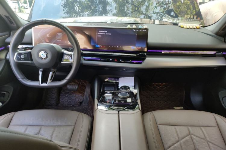 Used BMW 5 Series 2024 525Li M Sport Package Center Console