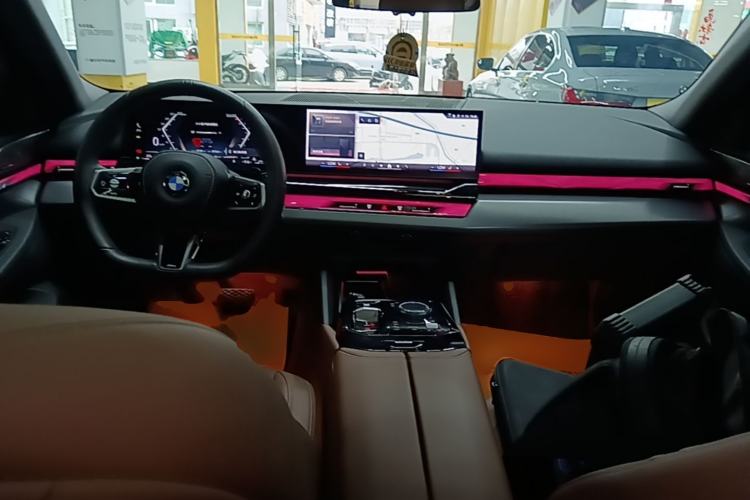 Used BMW 5 Series 2024 530Li Leading Model M Sport Package Center Console