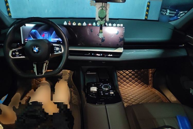 Used BMW 5 Series 2024 525Li M Sport Package Center Console
