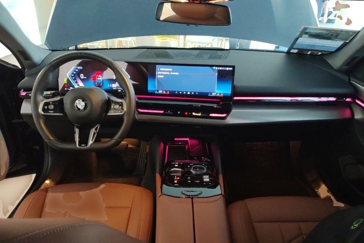 Used BMW 5 Series 2024 525Li M Sport Package Center Console