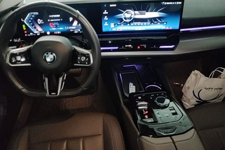 Used BMW 5 Series 2024 525Li M Sport Package Center Console