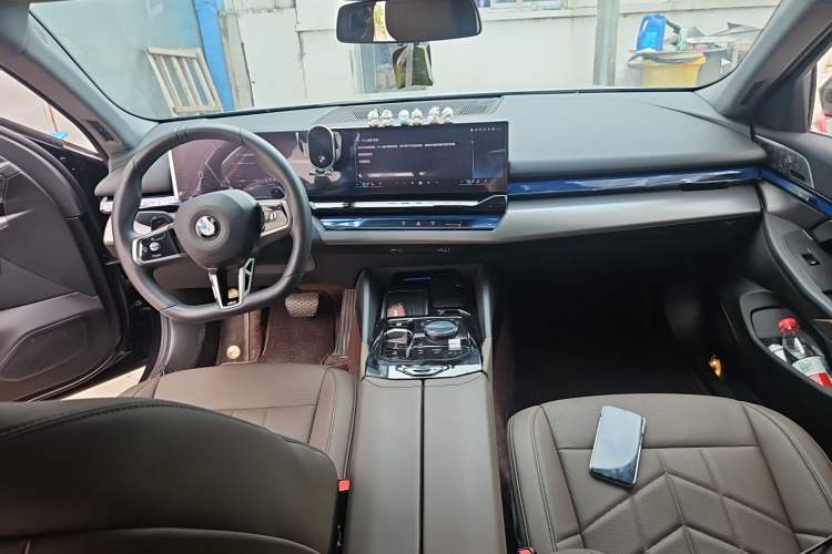 Used BMW 5 Series 2024 530Li Luxury Edition M Sport Package Center Console