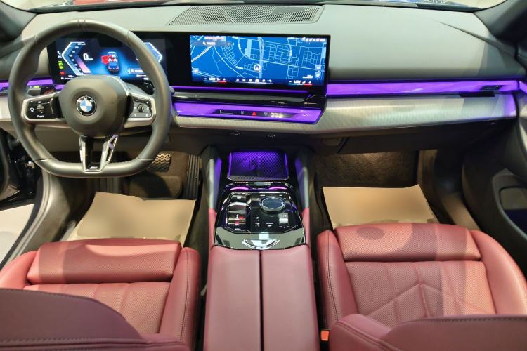 Used BMW 5 Series 2024 530i Leading Model M Sport Package Center Console