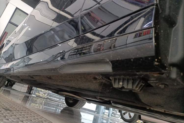 Used BMW 5 Series 2024 530Li Leading Model M Sport Package Chassis Front Right