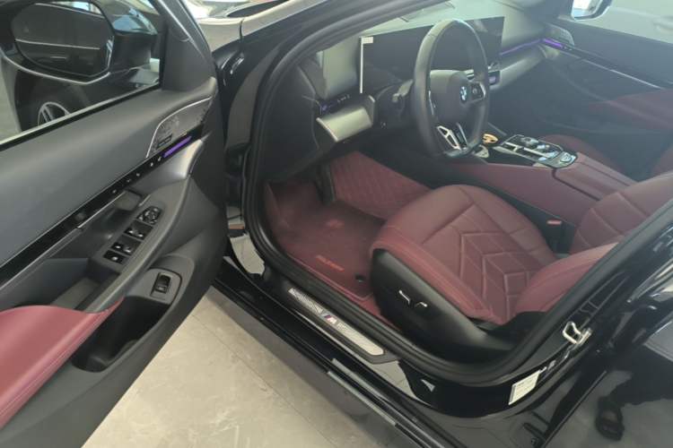Used BMW 5 Series 2024 525Li M Sport Package Driver Seat