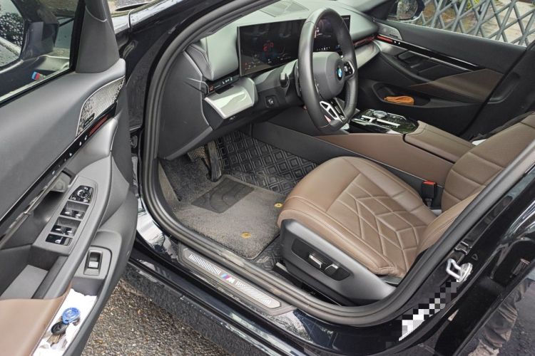 Used BMW 5 Series 2024 525Li M Sport Package Driver Seat