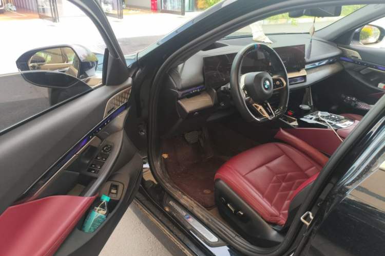Used BMW 5 Series 2024 530Li Luxury Edition M Sport Package Driver Seat