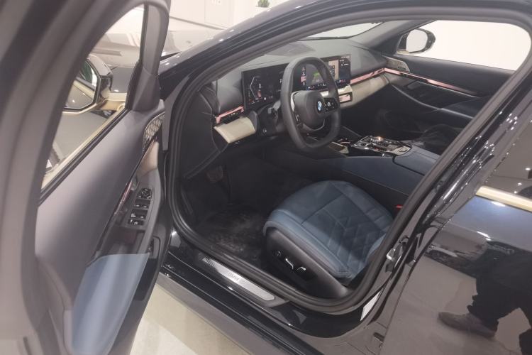 Used BMW 5 Series 2024 530Li xDrive Luxury Package Driver Seat