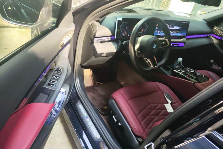 Used BMW 5 Series 2024 530Li Luxury Edition M Sport Package Driver Seat