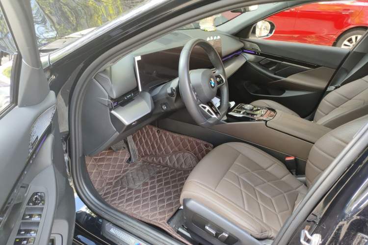 Used BMW 5 Series 2024 525Li M Sport Package Driver Seat