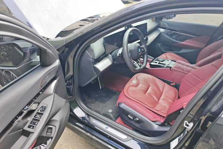 Used BMW 5 Series 2024 525Li M Sport Package Driver Seat