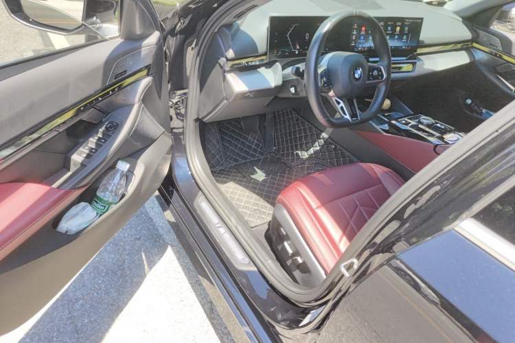 Used BMW 5 Series 2024 530Li xDrive M Sport Package Driver Seat