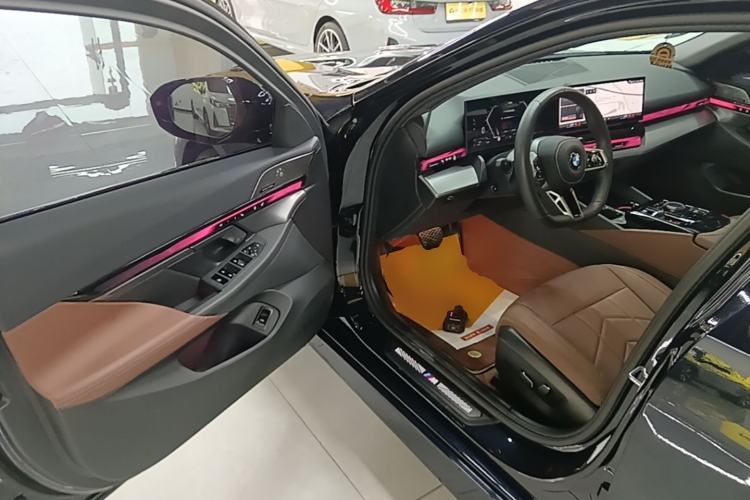 Used BMW 5 Series 2024 530Li Leading Model M Sport Package Driver Seat