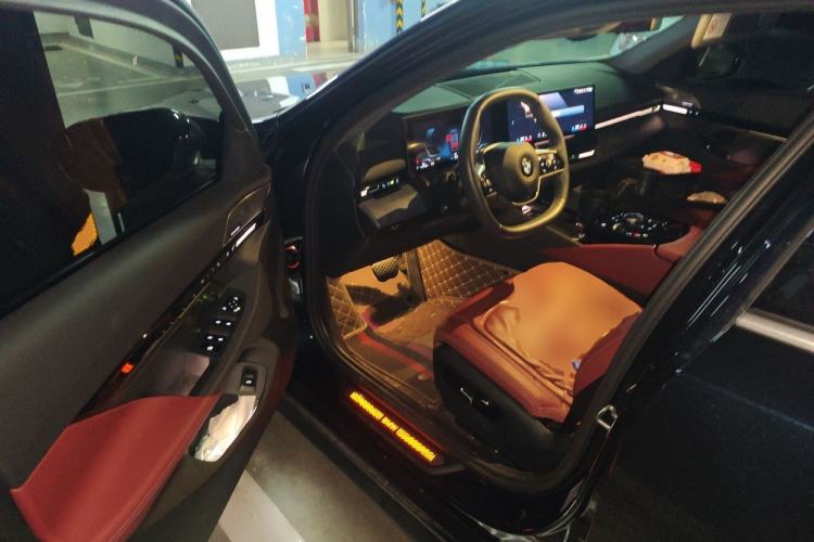 Used BMW 5 Series 2024 525Li Luxury Package Driver Seat