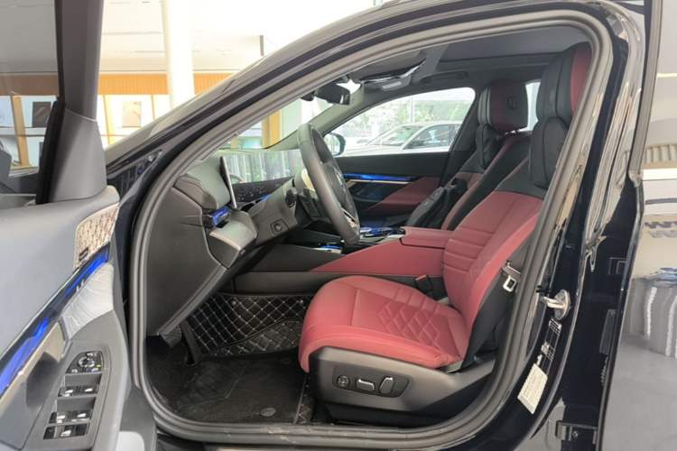 Used BMW 5 Series 2024 530Li Luxury Edition M Sport Package Driver Seat
