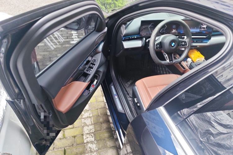 Used BMW 5 Series 2024 530Li Leading Model M Sport Package Driver Seat