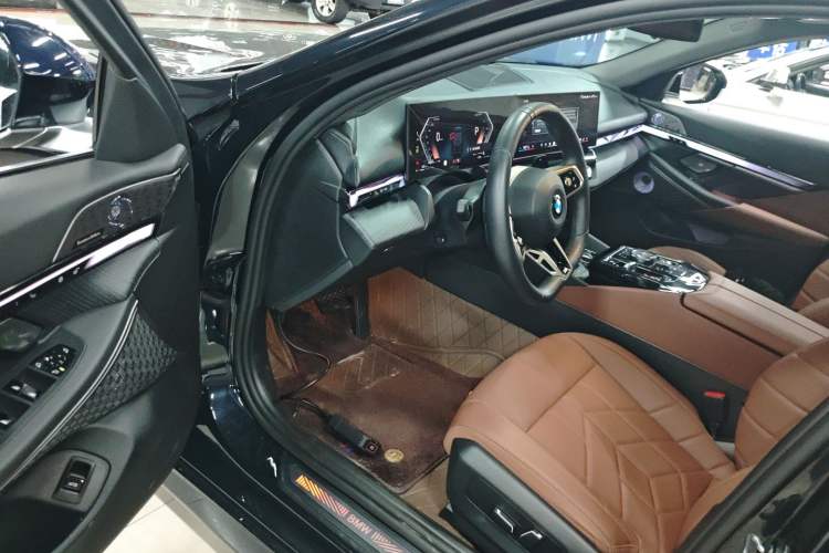 Used BMW 5 Series 2024 530Li Leading Luxury Package Driver Seat