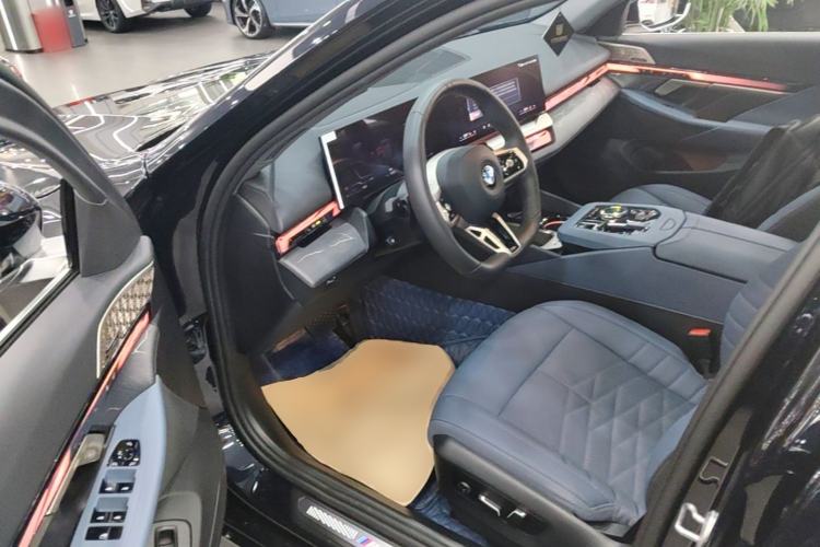 Used BMW 5 Series 2024 530Li Luxury Edition M Sport Package Driver Seat