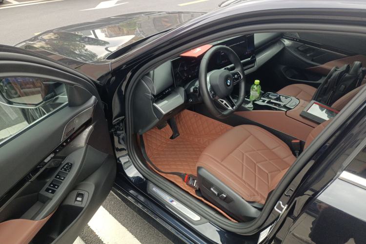Used BMW 5 Series 2024 525Li M Sport Package Driver Seat