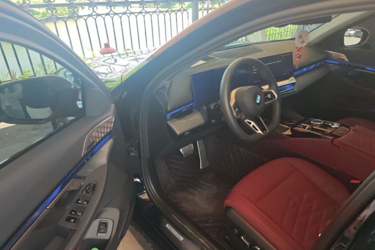 Used BMW 5 Series 2024 530Li Luxury Edition M Sport Package Driver Seat