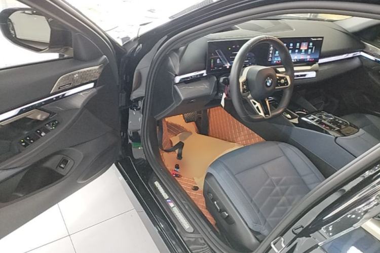 Used BMW 5 Series 2024 530Li Luxury Edition M Sport Package Driver Seat