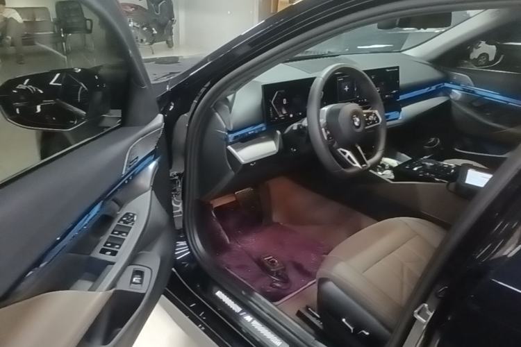 Used BMW 5 Series 2024 530Li Leading Model M Sport Package Driver Seat