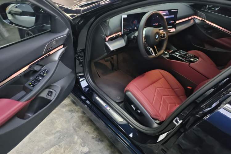 Used BMW 5 Series 2024 530Li Leading Model M Sport Package Driver Seat