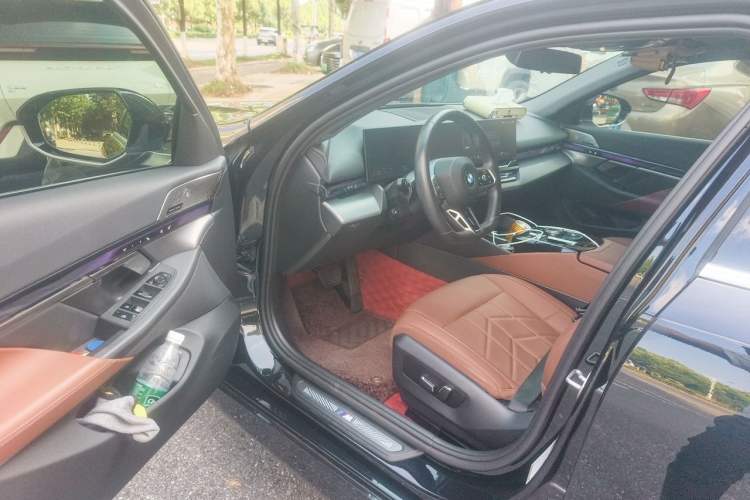 Used BMW 5 Series 2024 530Li Leading Model M Sport Package Driver Seat