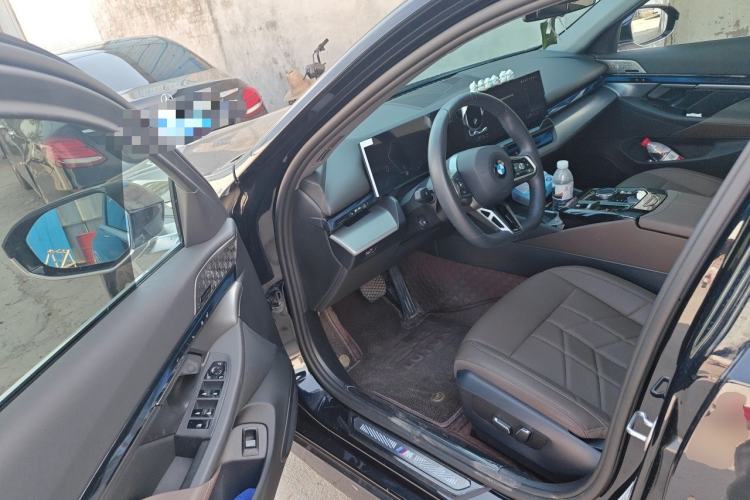 Used BMW 5 Series 2024 530Li Luxury Edition M Sport Package Driver Seat