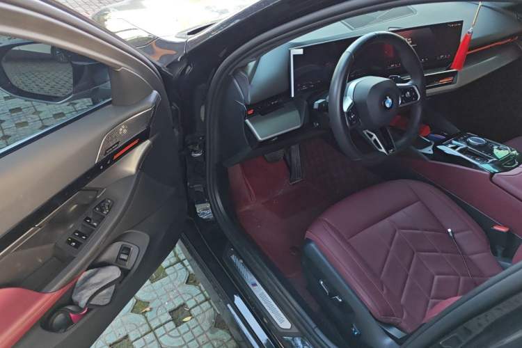 Used BMW 5 Series 2024 525Li M Sport Package Driver Seat