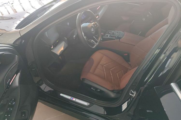 Used BMW 5 Series 2024 525Li M Sport Package Driver Seat