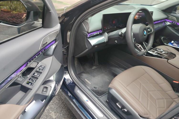 Used BMW 5 Series 2024 530Li Leading Model M Sport Package Driver Seat