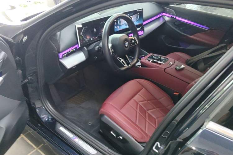 Used BMW 5 Series 2024 530Li Leading Model M Sport Package Driver Seat