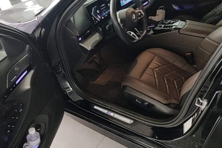 Used BMW 5 Series 2024 525Li M Sport Package Driver Seat