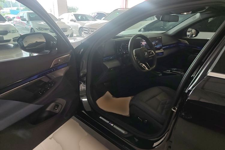 Used BMW 5 Series 2024 530Li Luxury Edition M Sport Package Driver Seat