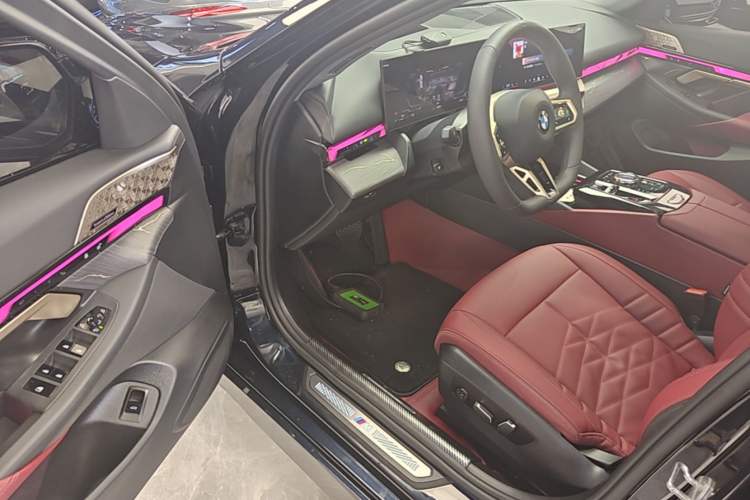 Used BMW 5 Series 2024 530Li Luxury Edition M Sport Package Driver Seat
