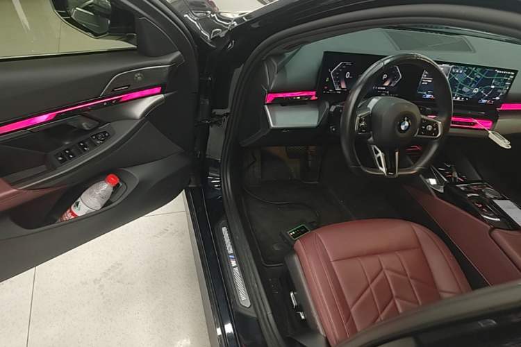 Used BMW 5 Series 2024 530Li Leading Model M Sport Package Driver Seat