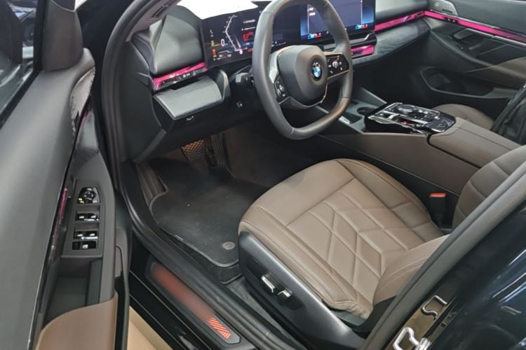 Used BMW 5 Series 2024 530Li Leading Luxury Package Driver Seat